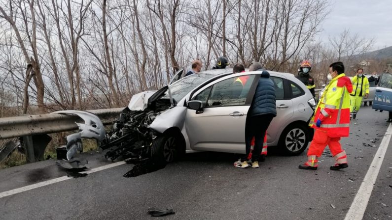 Scontro fra auto e furgone, ferita giovane avvocato del foro di Paola