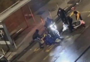 Napoli, aggressione a rider per rubargli scooter: video virale su Facebook