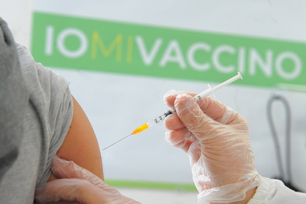 Vaccini ai 40enni? Non si può