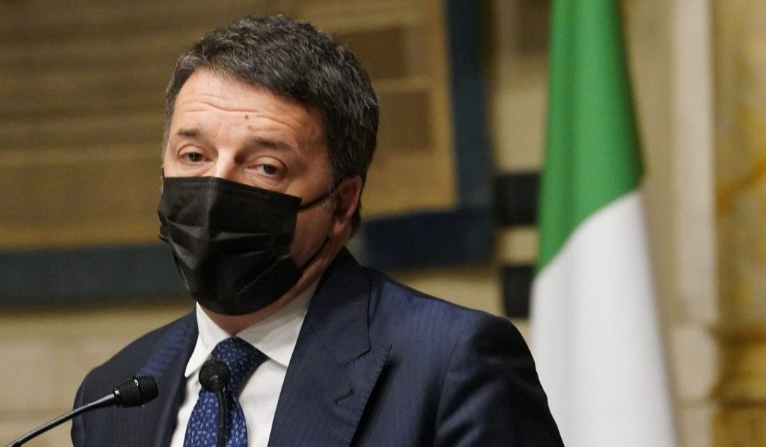 Calci e pugni all’auto di Renzi