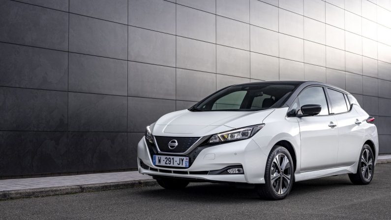 Nissan presenta la versione speciale LEAF10