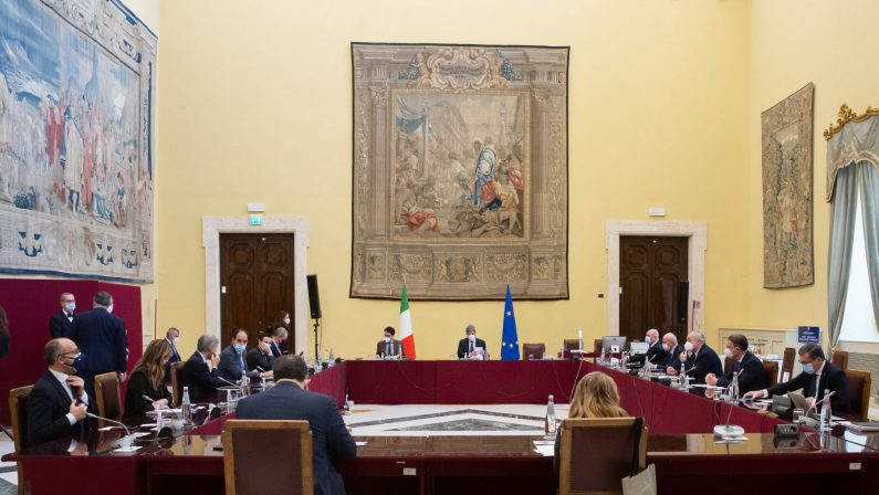 Governo, alla Camera si tratta ancora sul programma