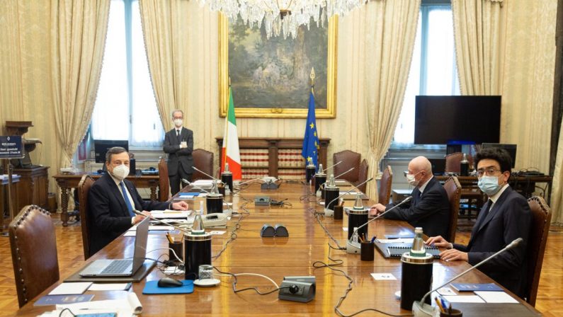 Al via le consultazioni, cresce l’appoggio per Draghi