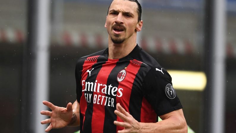 Il Milan fa poker contro il Crotone e ritorna in vetta