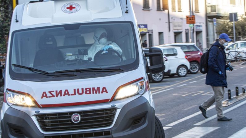 Coronavirus, 7.970 casi e 307 decessi in 24 ore