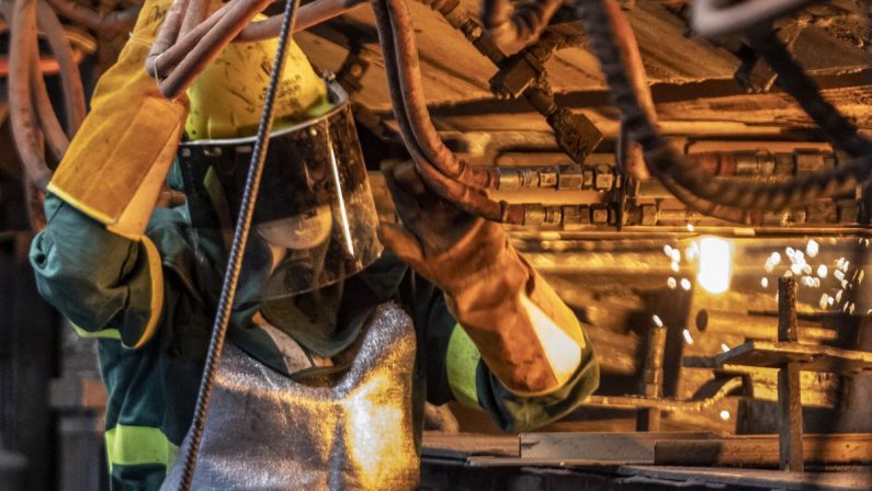 A dicembre in calo la produzione industriale