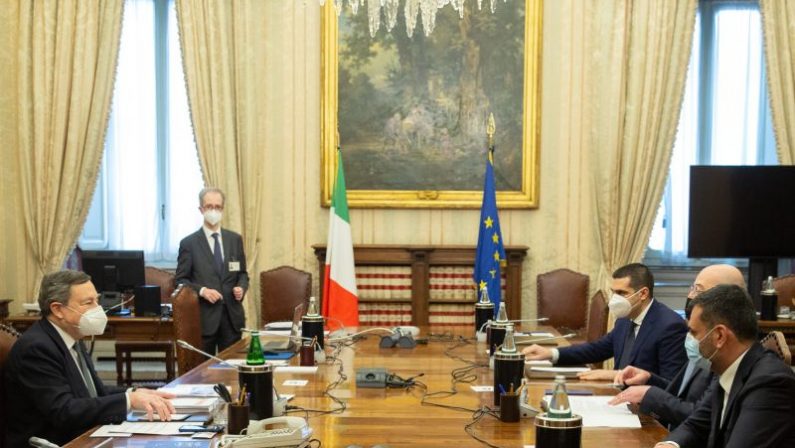 Draghi incontra Regioni ed enti locali,priorità Recovery e piano vaccini