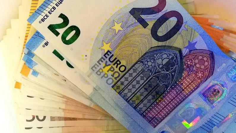 Nuove norme europee, quattro regole per non indebitarsi