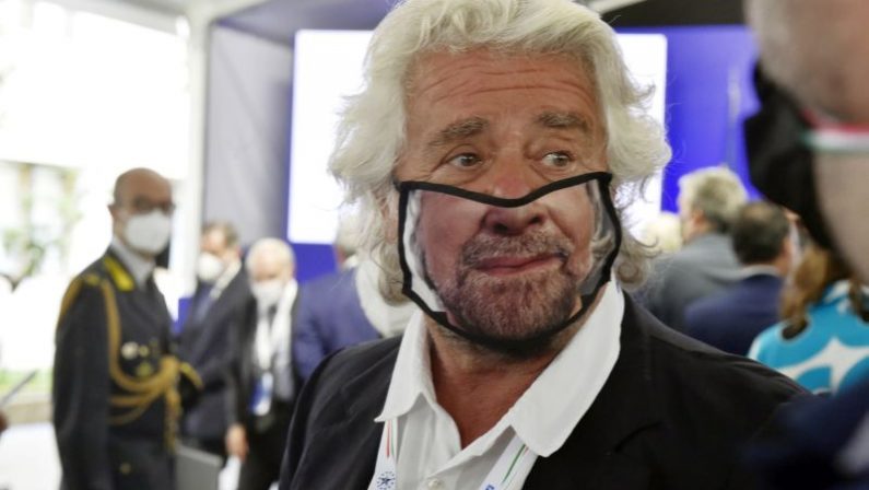 Governo, Grillo “Da oggi si deve scegliere, o di qua o di là”