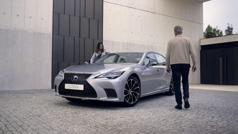 Nuova Lexus LS ancora più performante