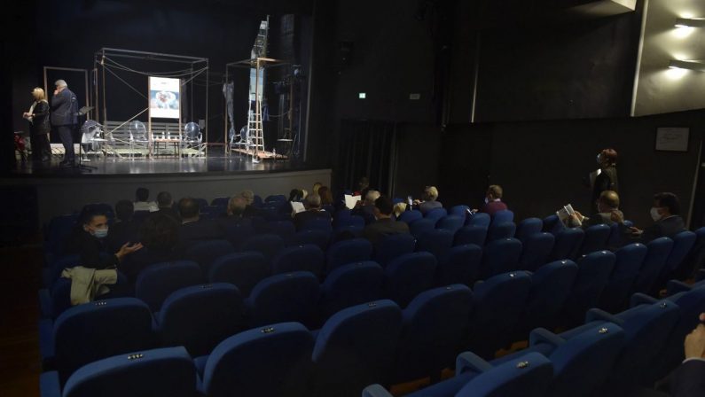 2020 nero per lo spettacolo, spesa al botteghino -77,6%