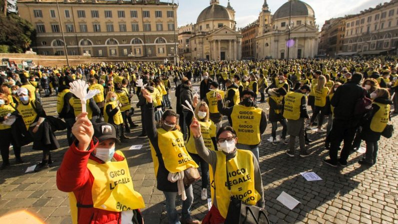 I lavoratori del gioco legale scendono in piazza “Siamo allo stremo”