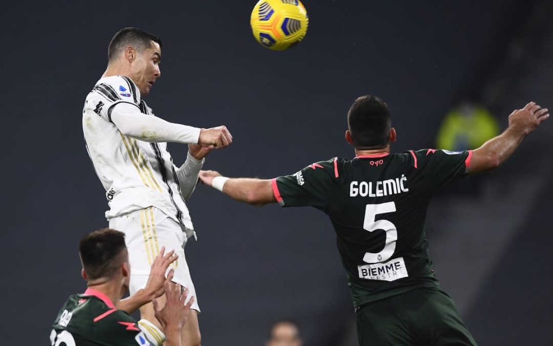 Ronaldo spinge la Juve, doppietta e 3-0 al Crotone