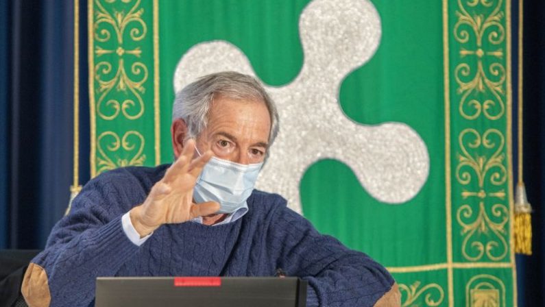 Bertolaso “Una dose di vaccino a tutti, le sole chiusure non bastano”