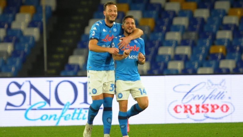 Il Napoli vince 2-0 il derby col Benevento, Mertens sugli scudi