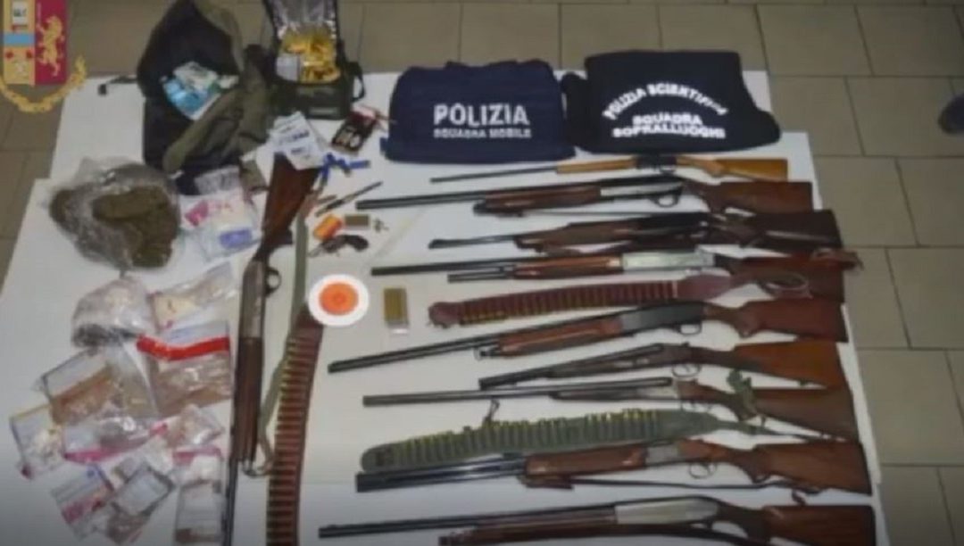 Armi sequestrate durante l'operazione Golgota