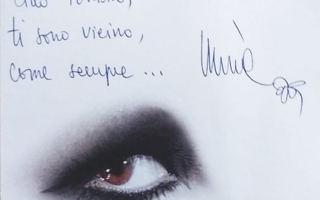 Una parte del biglietto autografato