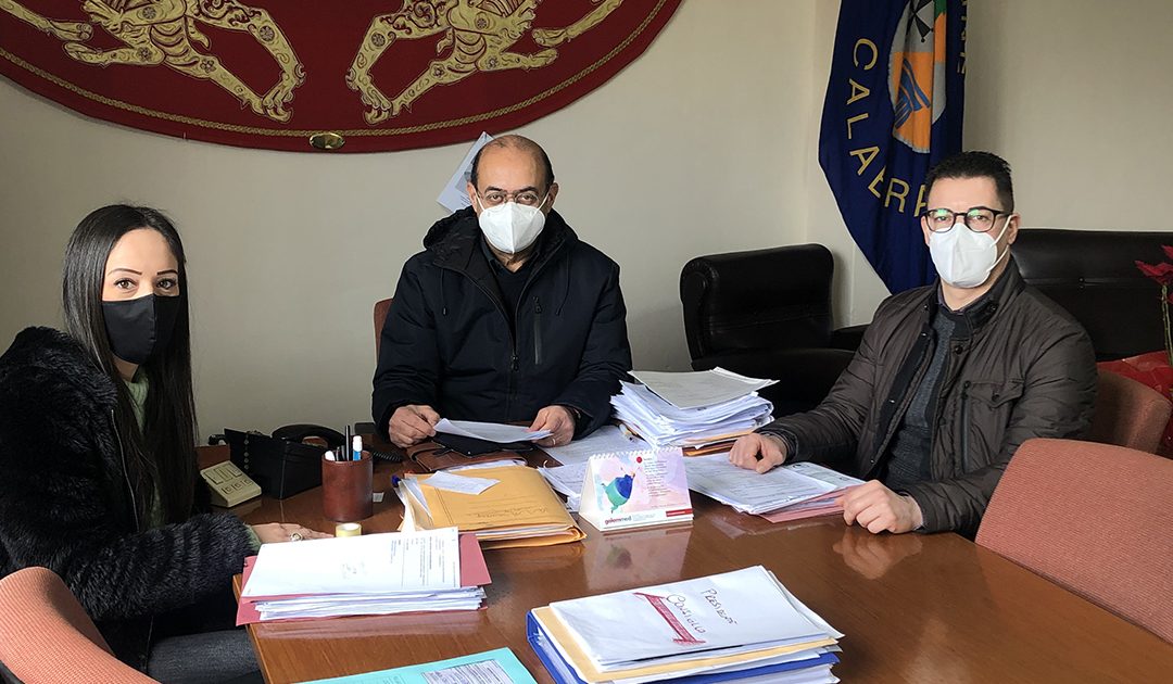 Il sindaco Salvatore Fortunato Giordano con l'ex assessore Fortunata Dimasi e il vicesindaco Domenico Pontoriero