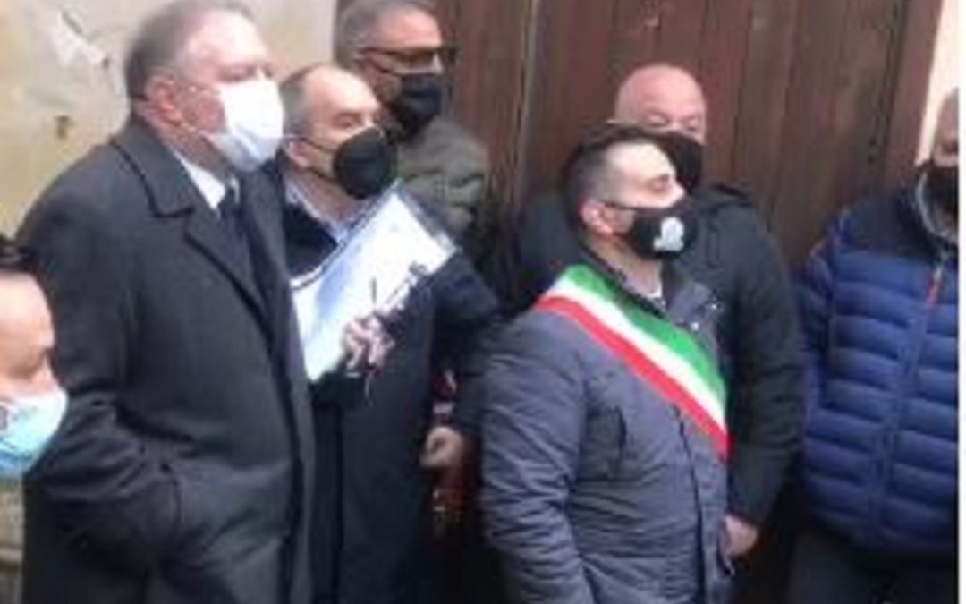 L'avvocato Enzo Paolini e il sindaco di Acquappesa Francesco Tripicchio