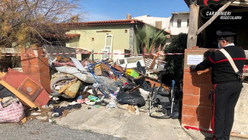 Discarica abusiva nel centro del paese, denunciato un uomo nel Reggino