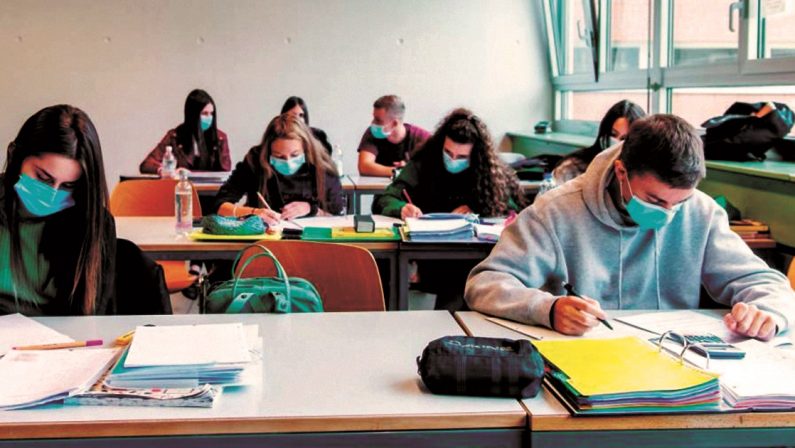 Il successo dell’Italia: scuole aperte, meno contagi