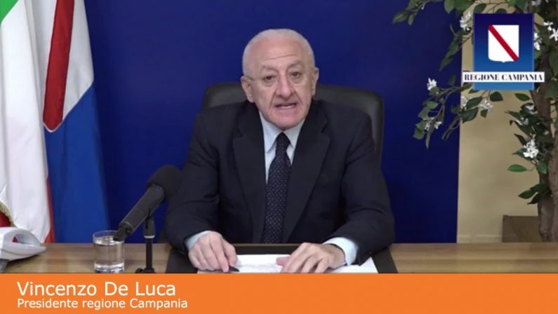 De Luca “Da lunedì chiudiamo le scuole in Campania”