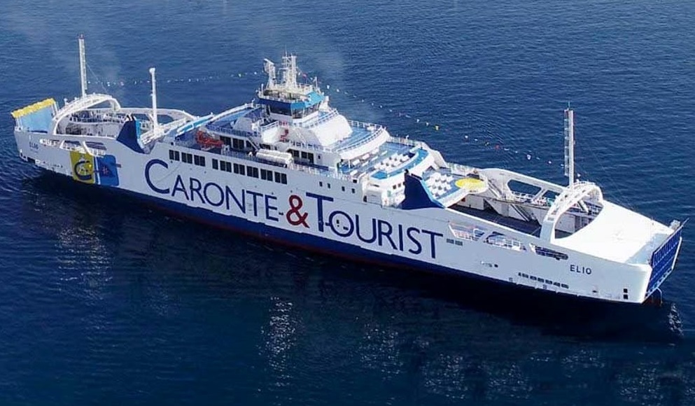 Un traghetto della Caronte & Tourist