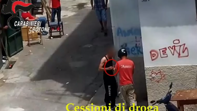 Droga e armi, operazione "Orso" a Crotone: i nomi delle 13 persone coinvolte
