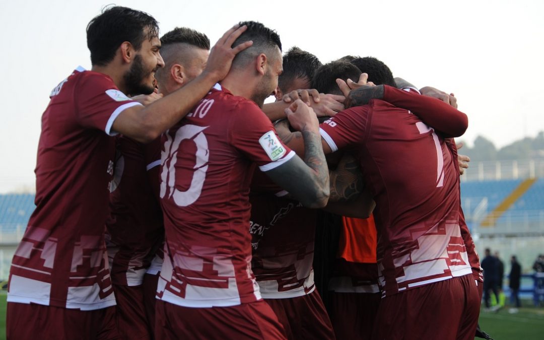 L'esultanza dei calciatori della Reggina