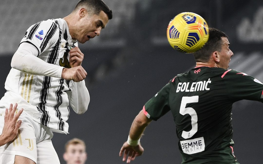 Cristiano Ronaldo vince un duello aereo contro Golemic