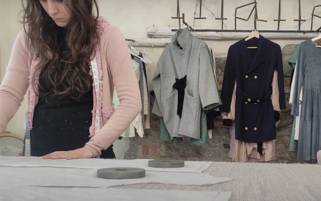 Dai laboratori di chimica dell’Unical un’idea per la moda sostenibile: tessuti dalle ginestre – VIDEO