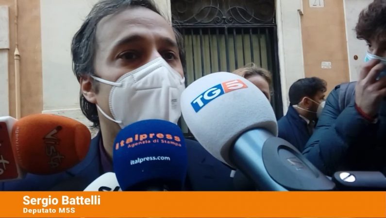 Governo, Battelli (M5S) “Prima di decidere ascolteremo Draghi”