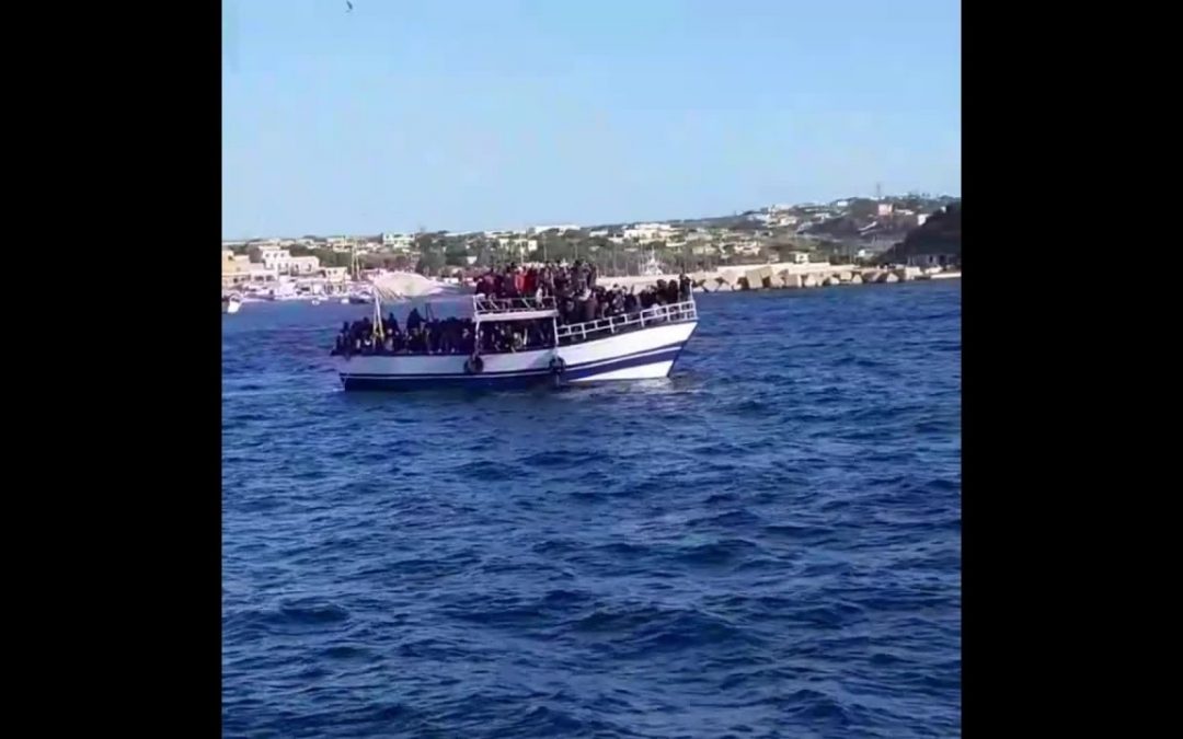Immigrazione, in 300 sbarcano a Lampedusa