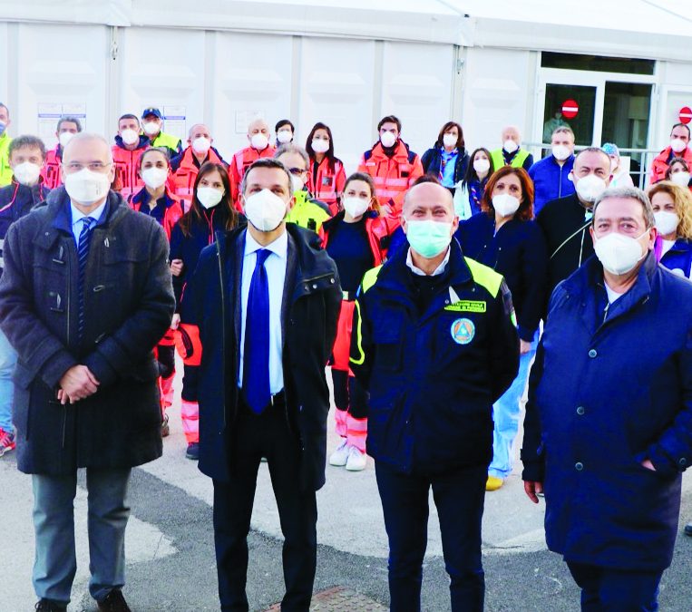 Il personale Asp ieri a Potenza dopo la fine delle vaccinazioni