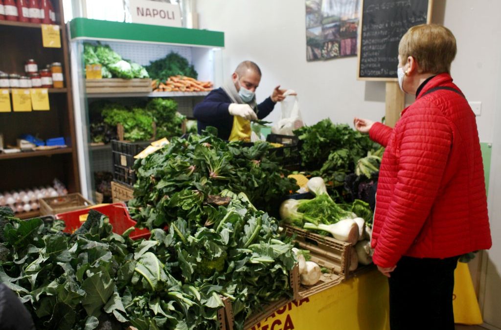 Acqua, proteine vegetali e latticini per una dieta anti calcoli