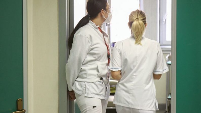 Coronavirus, donne più colpite dai contagi professionali