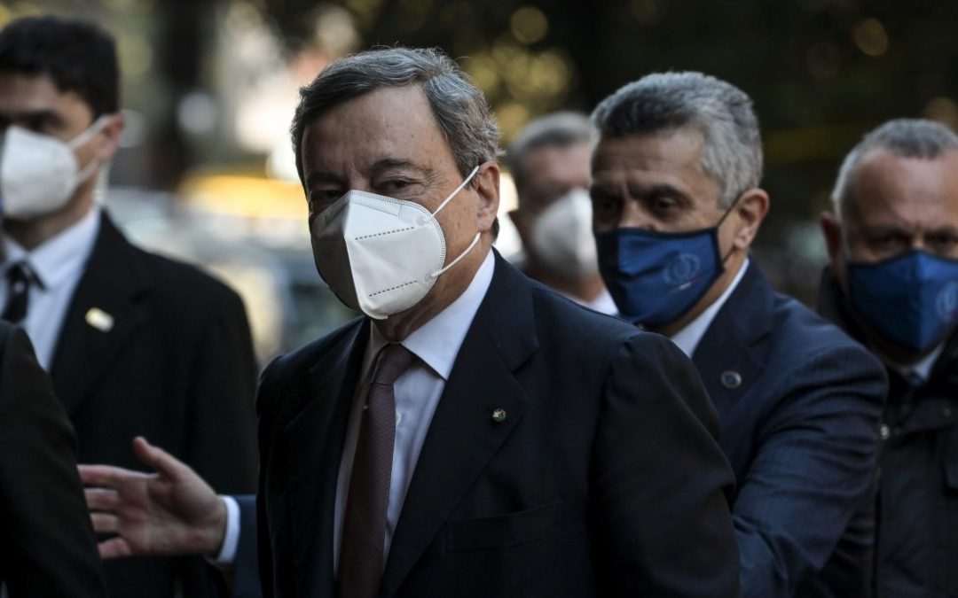 Covid, Draghi firma il suo primo Dpcm, scuole chiuse nelle zone rosse