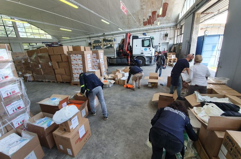 Mascherine e camici non certificati nel Lazio, 3 arresti e sequestri