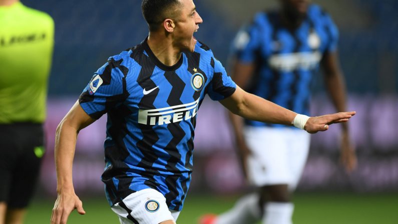 L’Inter vince 2-1 a Parma e vola a +6 sul Milan