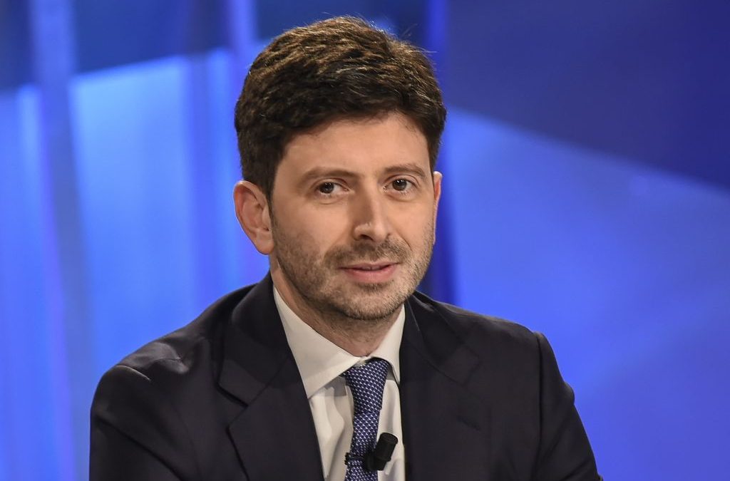 Covid, Speranza “impatto varianti chiede misure rigorose”