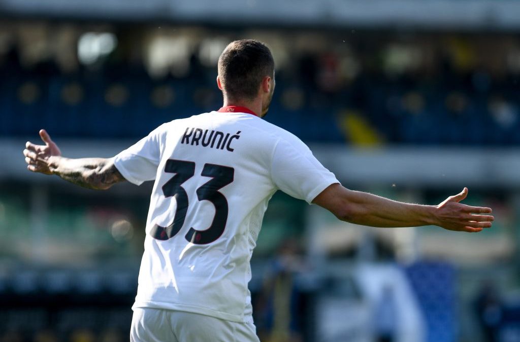 Il Milan sbanca Verona e resta in scia Inter