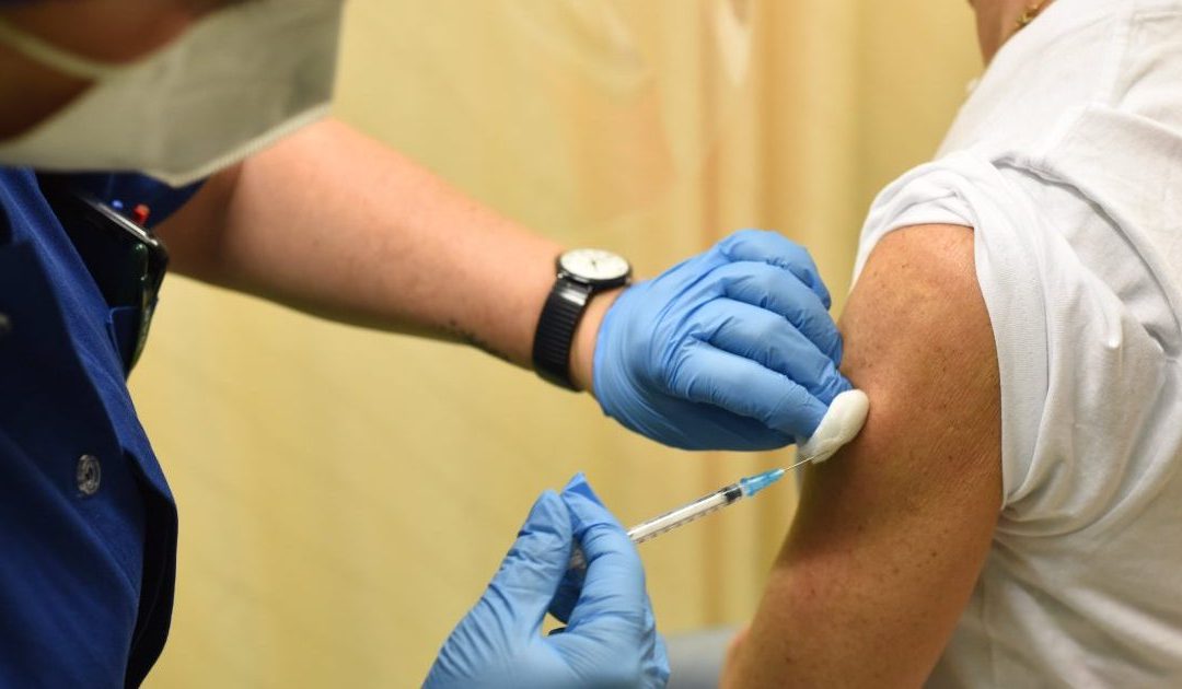 Covid, gli anziani muoiono ma si vaccinano i diciottenni: a Cariati vaxday per maturandi