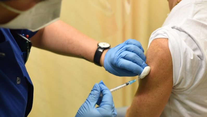 Coronavirus, attesa inutile e sotto il sole nel centro vaccinale del Cosentino