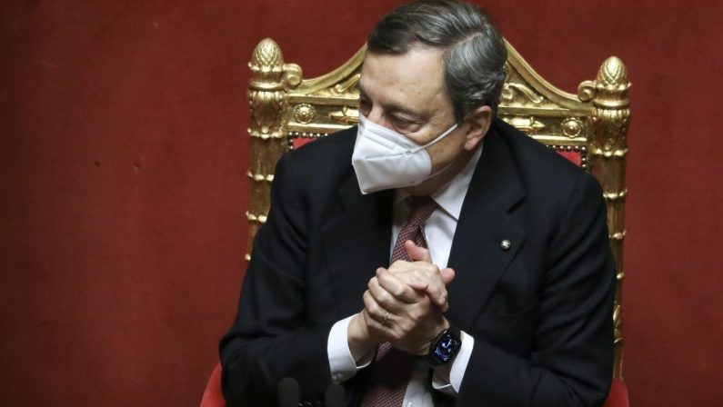 Coronavirus, il presidente Draghi: «Accelerare sui vaccini, la via d’uscita non è lontana»