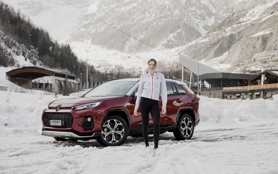 Carolina Kostner sul ghiaccio con la Suzuki Across Plug-in