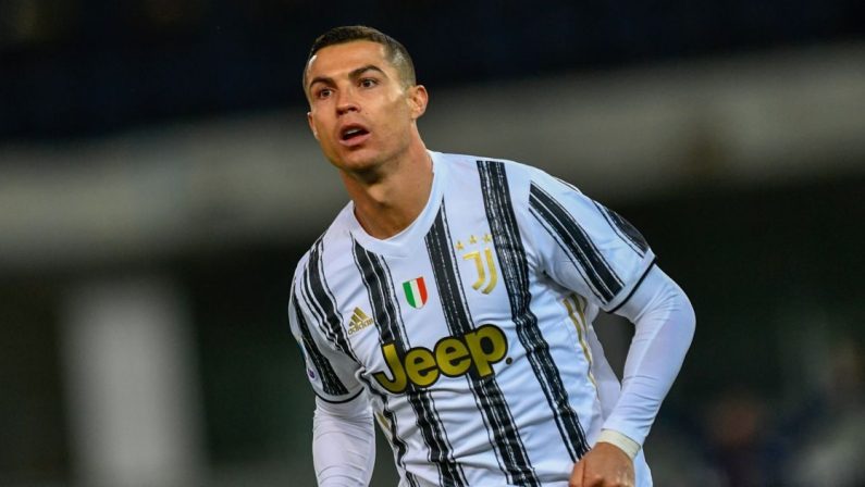 Serie A, tris di Ronaldo che trascina la Juve, Cagliari piegato 3-1