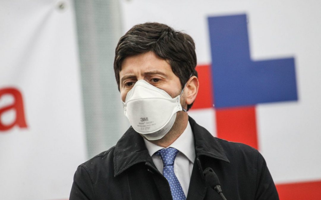 Covid, Speranza “Sì allo scudo penale per chi somministra il vaccino”