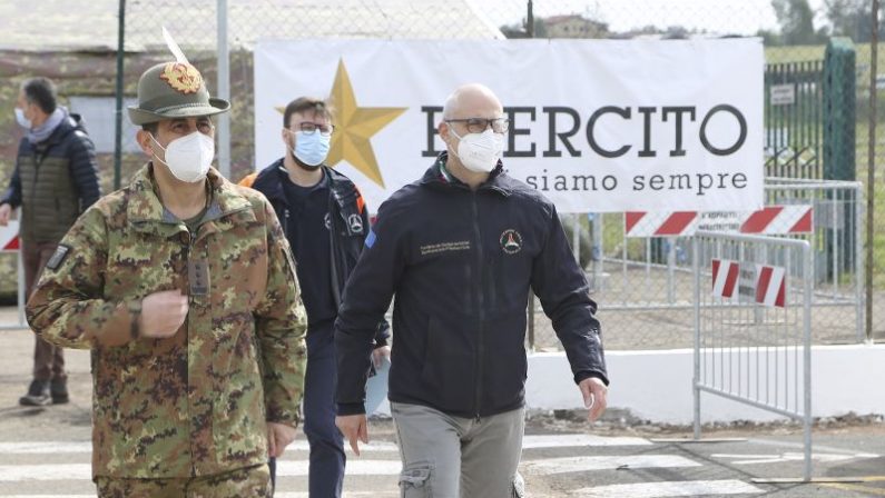 Figliuolo e Curcio si vaccinano, “Obiettivo non sprecare dosi”