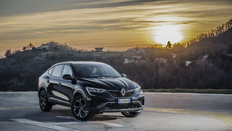 Renault lancia il SUV Arkana, ibrido e dal profilo sportivo