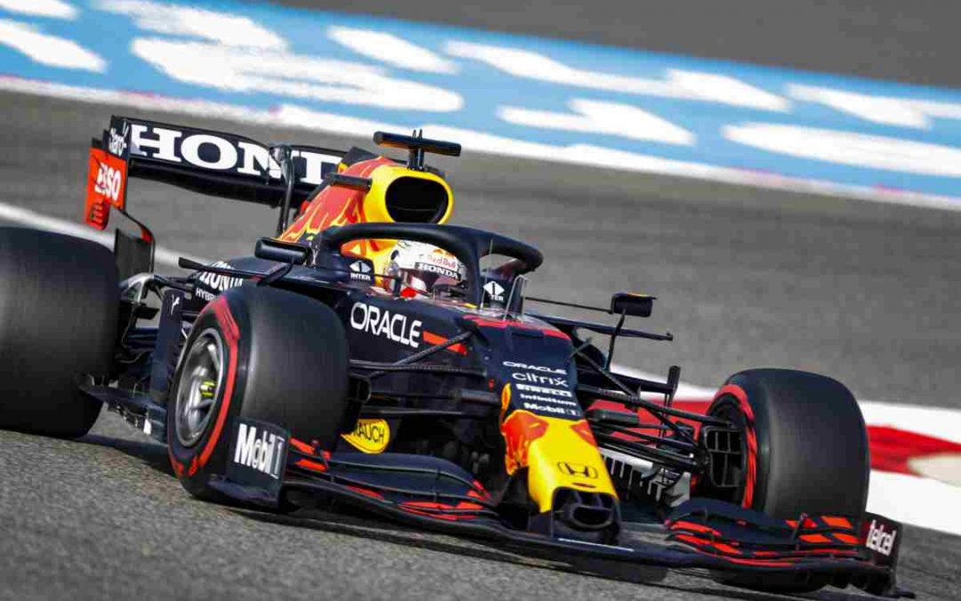 Verstappen vola nelle libere in Bahrain, bene Sainz